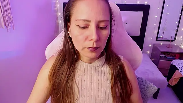 Snapshot of camila_delarosa chatting on June 2, 2026, 4:31 pm camila delarosa online show from June 2, 2026, 4:31 pm