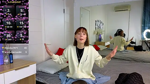 Snapshot of Crayzy_Luv chatting on December 14, 2024, 1:38 pm Crayzy Luv online show from December 14, 2024, 1:38 pm