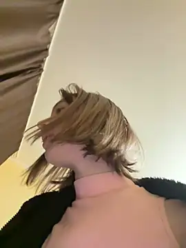 Snapshot of Crayzy_Luv chatting on February 4, 2025, 7:44 pm Crayzy Luv online show from February 4, 2025, 7:44 pm