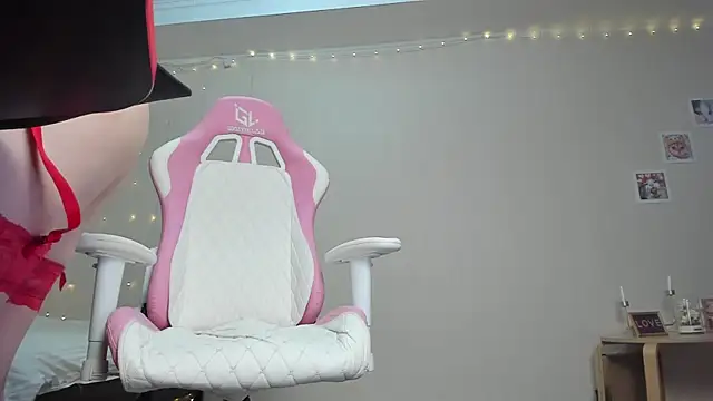 teencute online show from February 19, 2025, 5:27 am