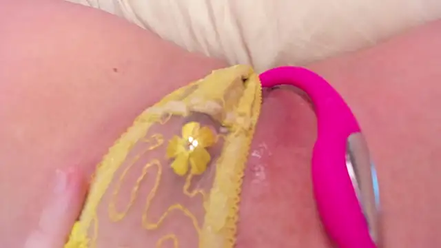 teencute online show from April 18, 2026, 4:05 am