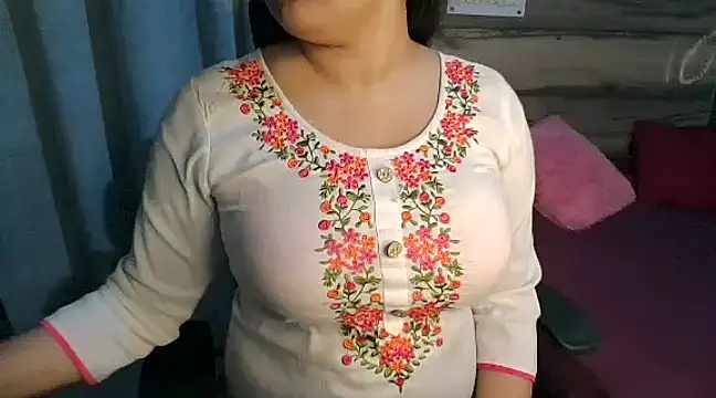 Snapshot of Trezza chatting on February 2, 2025, 10:13 am Trezza online show from February 2, 2025, 10:13 am