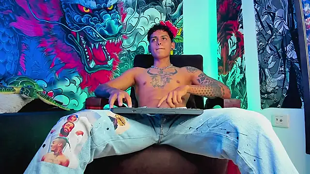 Snapshot of Maxi_Gray chatting on September 11, 2025, 5:40 am Maxi Gray online show from September 11, 2025, 5:40 am