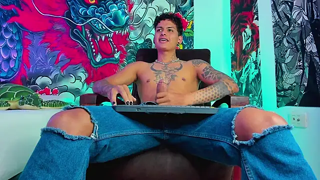 Snapshot of Maxi_Gray chatting on September 17, 2025, 4:30 pm Maxi Gray online show from September 17, 2025, 4:30 pm