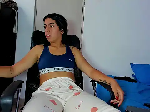 skinnyanai2 online show from February 18, 2026, 3:19 pm