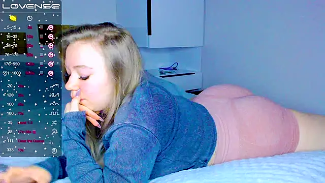 kitti kaattt online show from January 3, 2025, 4:11 am