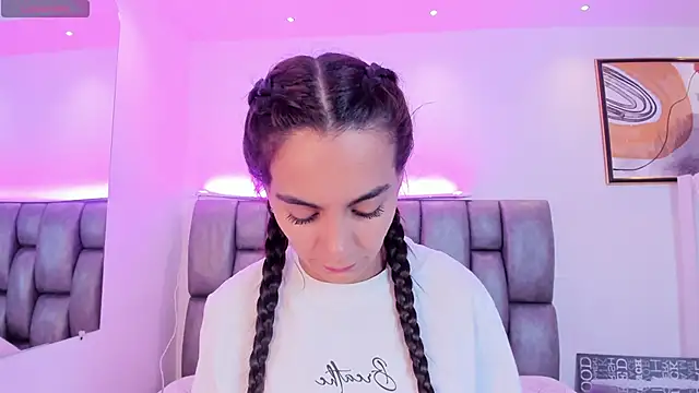 martina mancini online show from September 13, 2025, 12:49 pm