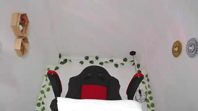 Ashly Roberths online show from March 18, 2025, 9:10 pm