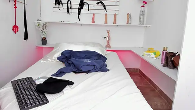 Alejandra Dunn online show from November 14, 2025, 2:49 pm