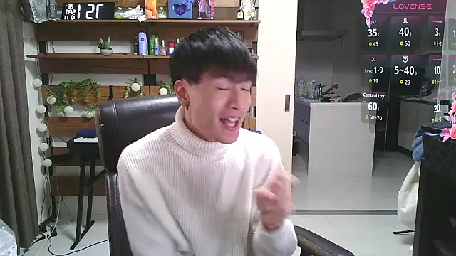 Snapshot of IroManager chatting on October 10, 2025, 10:53 pm IroManager online show from October 10, 2025, 10:53 pm