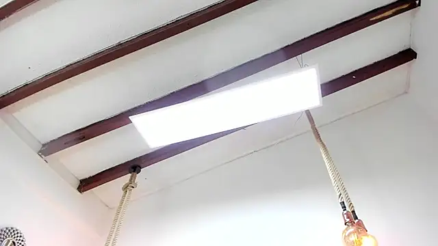 Oriana Guzman online show from February 5, 2025, 12:38 pm