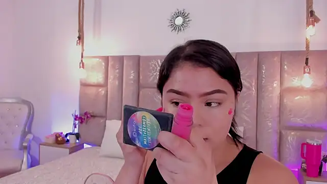 Snapshot of Oriana_Guzman chatting on July 10, 2026, 12:37 am Oriana Guzman online show from July 10, 2026, 12:37 am