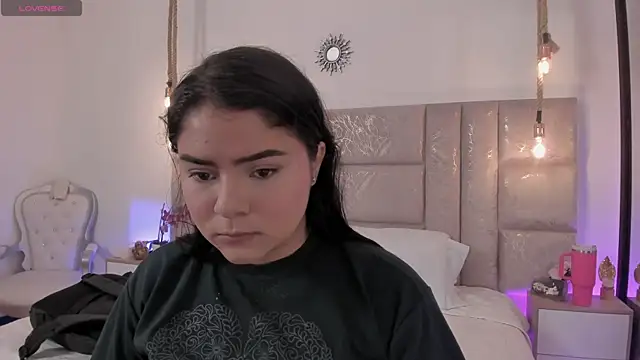 Snapshot of Oriana_Guzman chatting on July 11, 2026, 10:11 pm Oriana Guzman online show from July 11, 2026, 10:11 pm