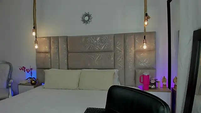 Snapshot of Oriana_Guzman chatting on July 26, 2026, 10:38 pm Oriana Guzman online show from July 26, 2026, 10:38 pm