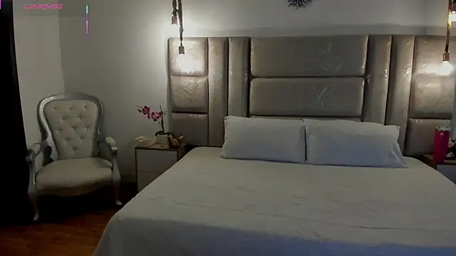 Snapshot of Oriana_Guzman chatting on July 29, 2026, 11:03 pm Oriana Guzman online show from July 29, 2026, 11:03 pm