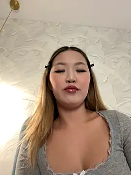 Aiko Yumi online show from November 28, 2025, 7:49 pm