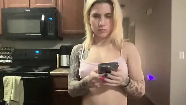 NatalieKneals online show from January 5, 2025, 6:35 am