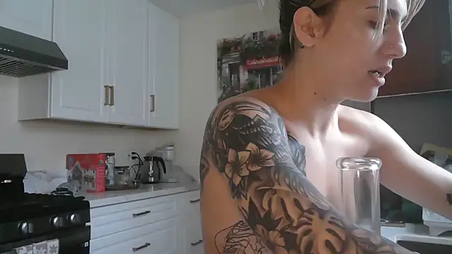 NatalieKneals online show from December 17, 2025, 4:35 pm