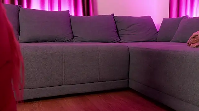 BaayBee   online show from November 13, 2025, 9:14 pm