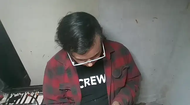 Snapshot of AlanDickson chatting on December 8, 2024, 9:35 am AlanDickson online show from December 8, 2024, 9:35 am