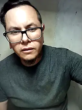 Snapshot of AlanDickson chatting on February 19, 2025, 3:06 am AlanDickson online show from February 19, 2025, 3:06 am