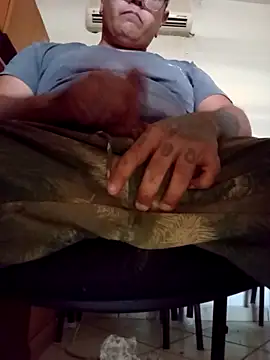 Snapshot of AlanDickson chatting on September 15, 2025, 9:04 pm AlanDickson online show from September 15, 2025, 9:04 pm