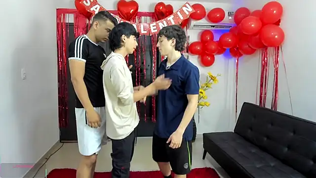 Snapshot of badguyss_bisex chatting on February 15, 2026, 11:30 am badguyss bisex online show from February 15, 2026, 11:30 am