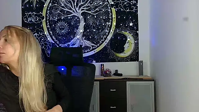 Snapshot of SexxyLiviaa chatting on April 24, 2026, 2:25 am SexxyLiviaa online show from April 24, 2026, 2:25 am