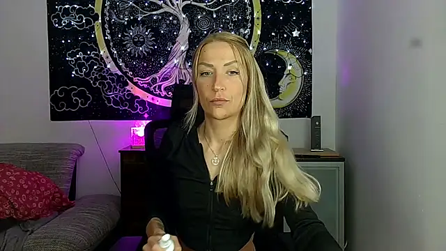 Snapshot of SexxyLiviaa chatting on April 26, 2026, 7:00 pm SexxyLiviaa online show from April 26, 2026, 7:00 pm