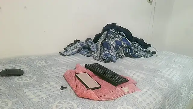 Snapshot of UncutToyBoy23cm chatting on October 10, 2025, 5:12 pm UncutToyBoy23cm online show from October 10, 2025, 5:12 pm