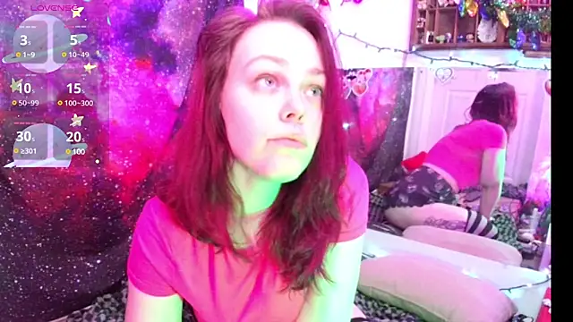 Snapshot of EverlyEster chatting on January 2, 2025, 7:12 am EverlyEster online show from January 2, 2025, 7:12 am