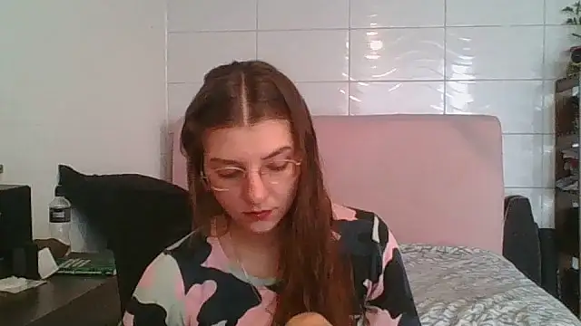 SweetyBabyDemon online show from October 6, 2025, 2:14 pm