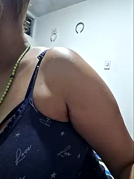 gatadeojosclaros online show from February 14, 2026, 3:03 am