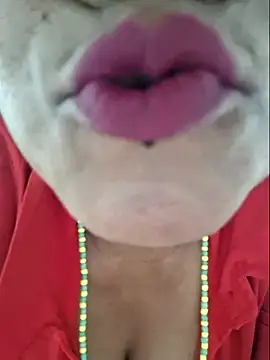 gatadeojosclaros online show from March 23, 2026, 2:15 am