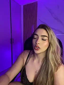 Snapshot of kyliejoness chatting on July 28, 2026, 2:40 am kyliejoness online show from July 28, 2026, 2:40 am