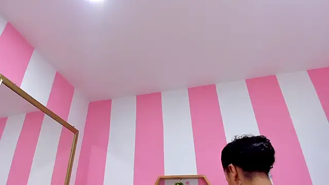 ISABELLA 020 online show from September 19, 2025, 2:18 pm