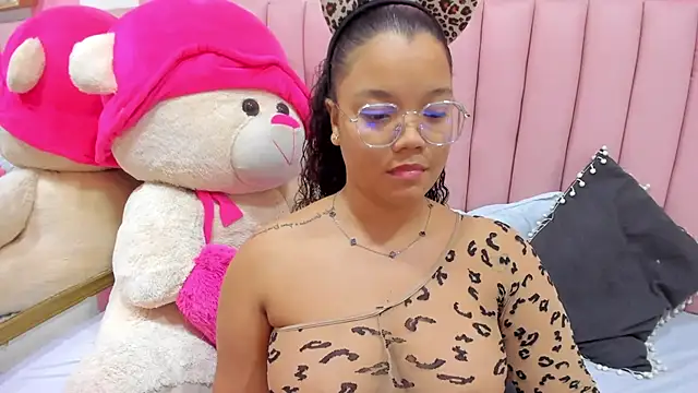 ISABELLA 020 online show from November 8, 2025, 2:28 pm