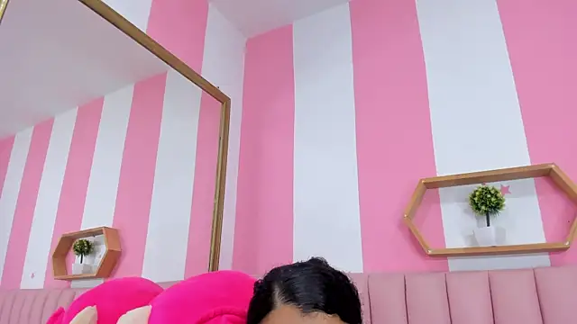 ISABELLA 020 online show from November 21, 2025, 1:54 pm