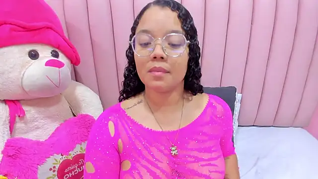 ISABELLA 020 online show from November 25, 2025, 2:06 pm