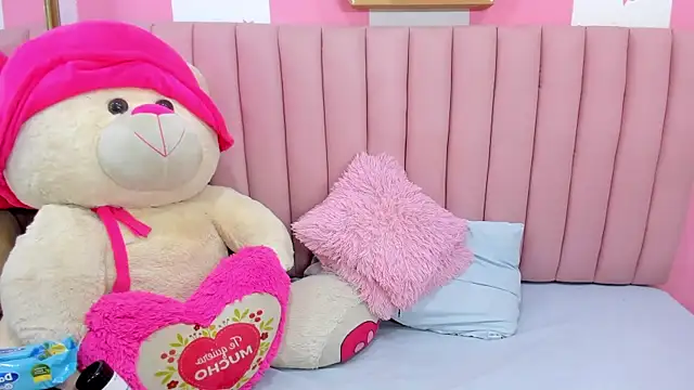 ISABELLA 020 online show from December 1, 2025, 12:21 pm