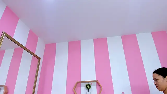 ISABELLA 020 online show from February 10, 2026, 12:20 pm