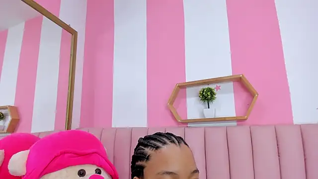 ISABELLA 020 online show from April 9, 2026, 12:21 pm