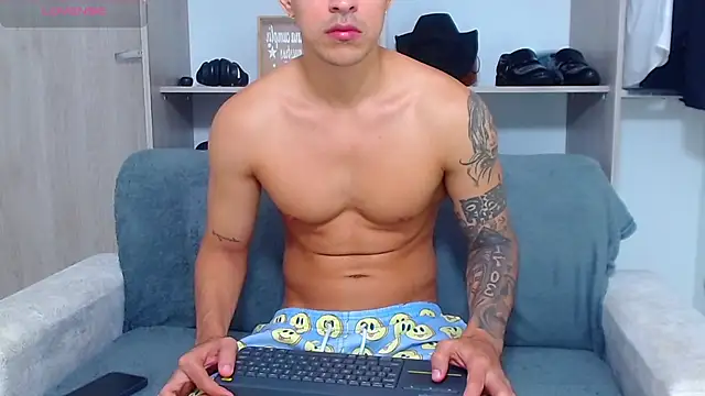 Tristan-bm online show from October 3, 2025, 11:40 am