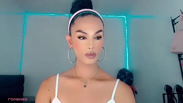 Snapshot of _Riannagarcia_ chatting on October 28, 2025, 3:10 am Riannagarcia online show from October 28, 2025, 3:10 am