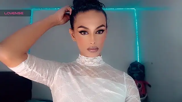 Snapshot of _Riannagarcia_ chatting on November 4, 2025, 3:38 am Riannagarcia online show from November 4, 2025, 3:38 am