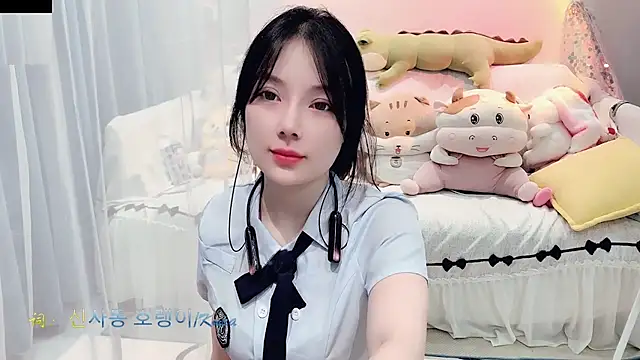 Snapshot of AKiKi711 chatting on September 26, 2025, 4:22 pm AKiKi711 online show from September 26, 2025, 4:22 pm