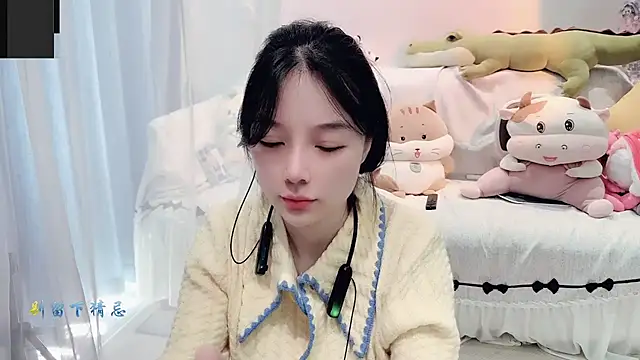 Snapshot of AKiKi711 chatting on October 14, 2025, 4:24 am AKiKi711 online show from October 14, 2025, 4:24 am