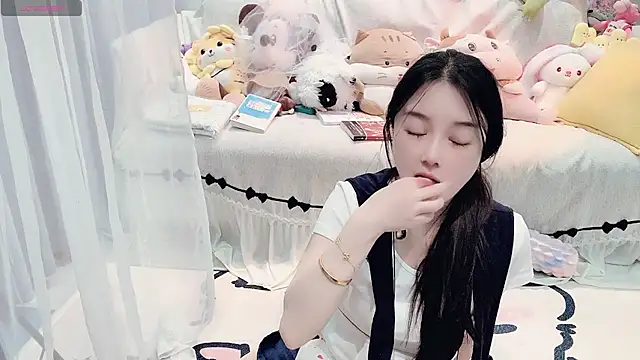 AKiKi711 online show from April 25, 2026, 2:47 pm