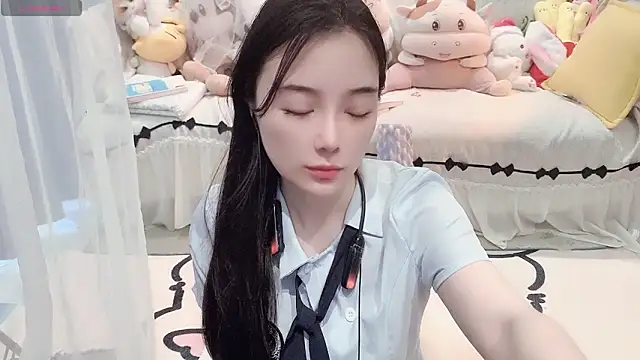 AKiKi711 online show from May 3, 2026, 5:13 am