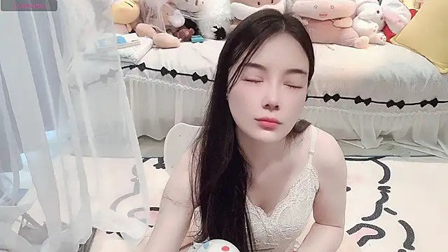 AKiKi711 online show from May 5, 2026, 5:04 am
